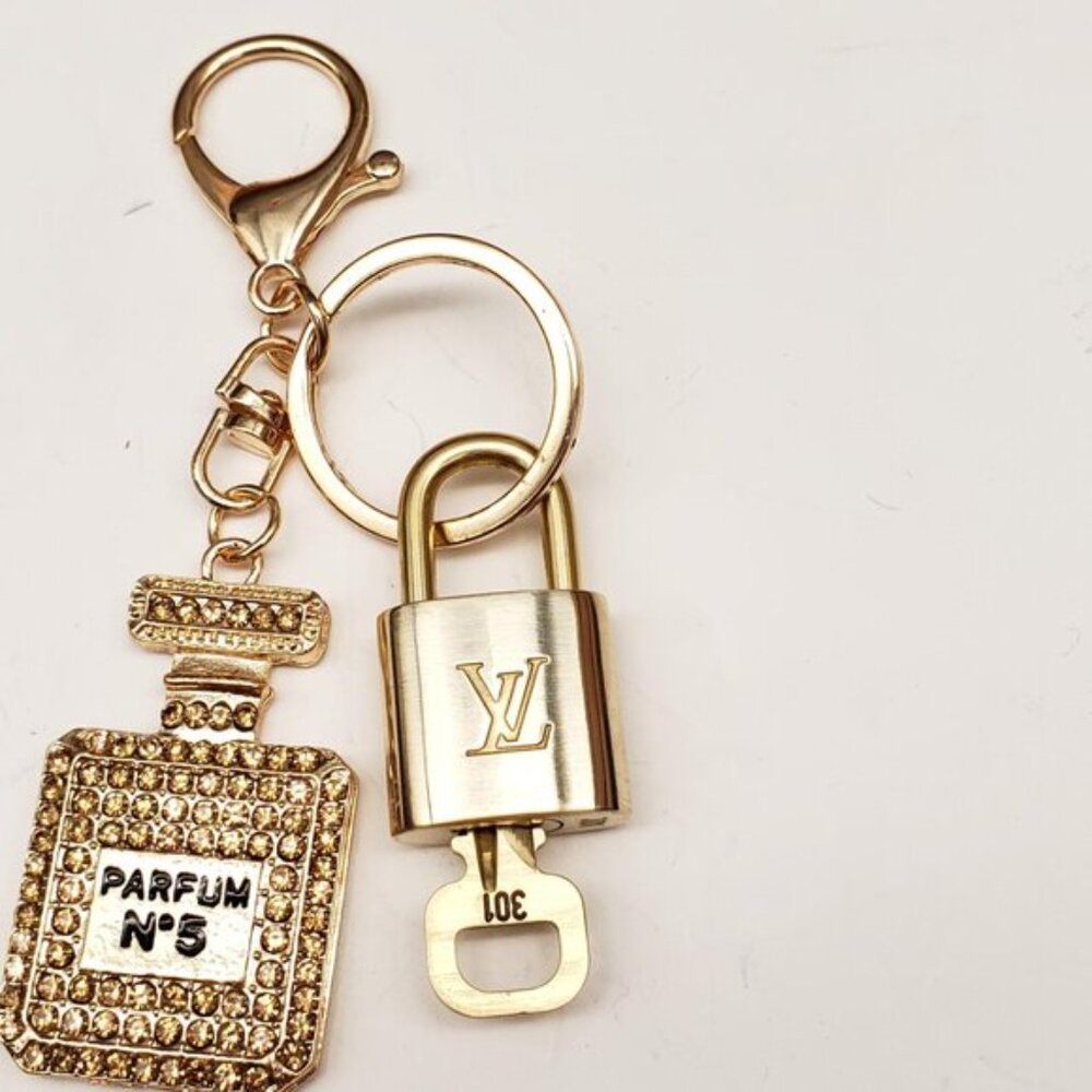 LV Authentic Gold Padlock 🔒 Key Set w/ Unbranded N5 Bottle Keychain Charm - Picture 7 of 8